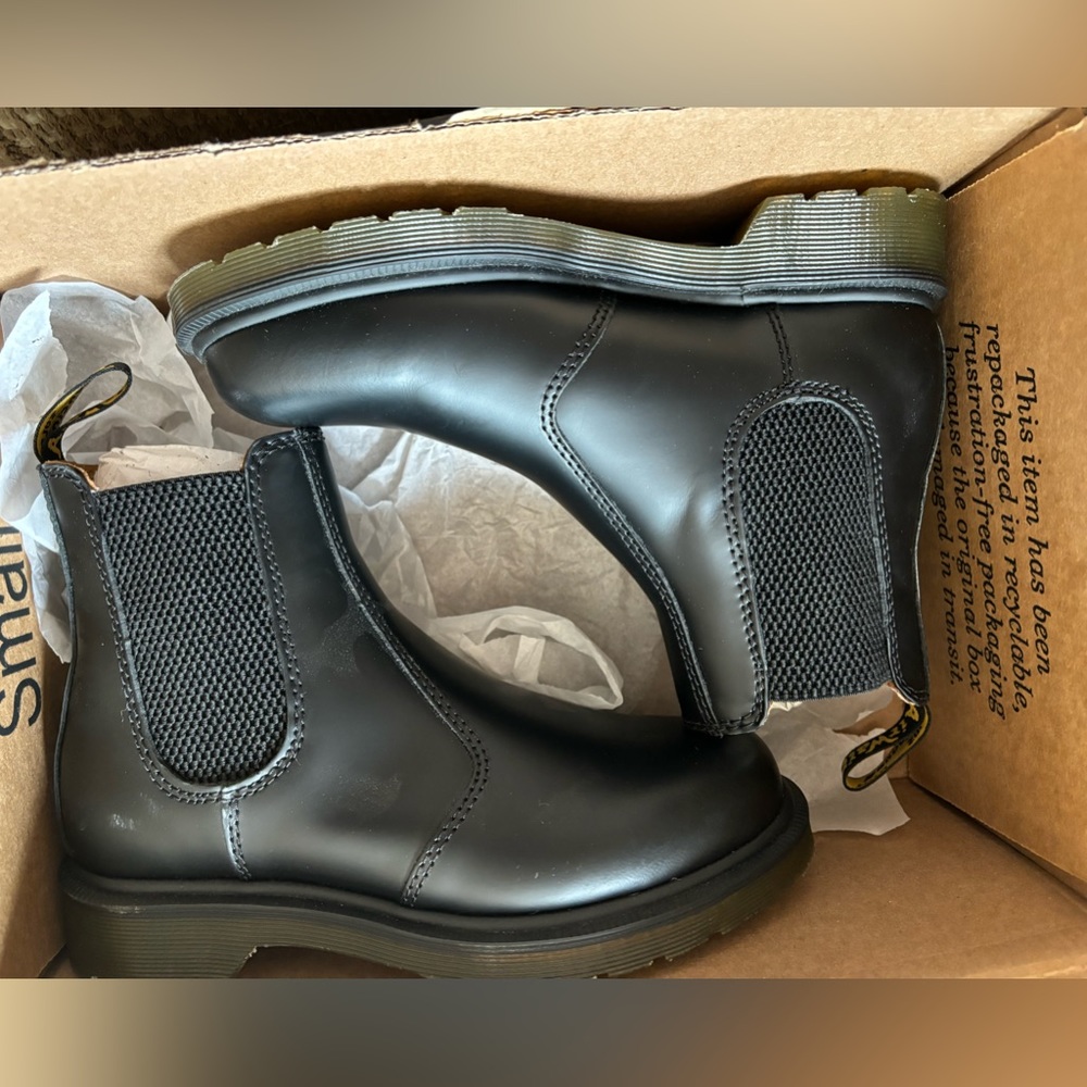 [New in Box] Dr. Martens Chelsea boots size 36 EU/5.5 US women’s.